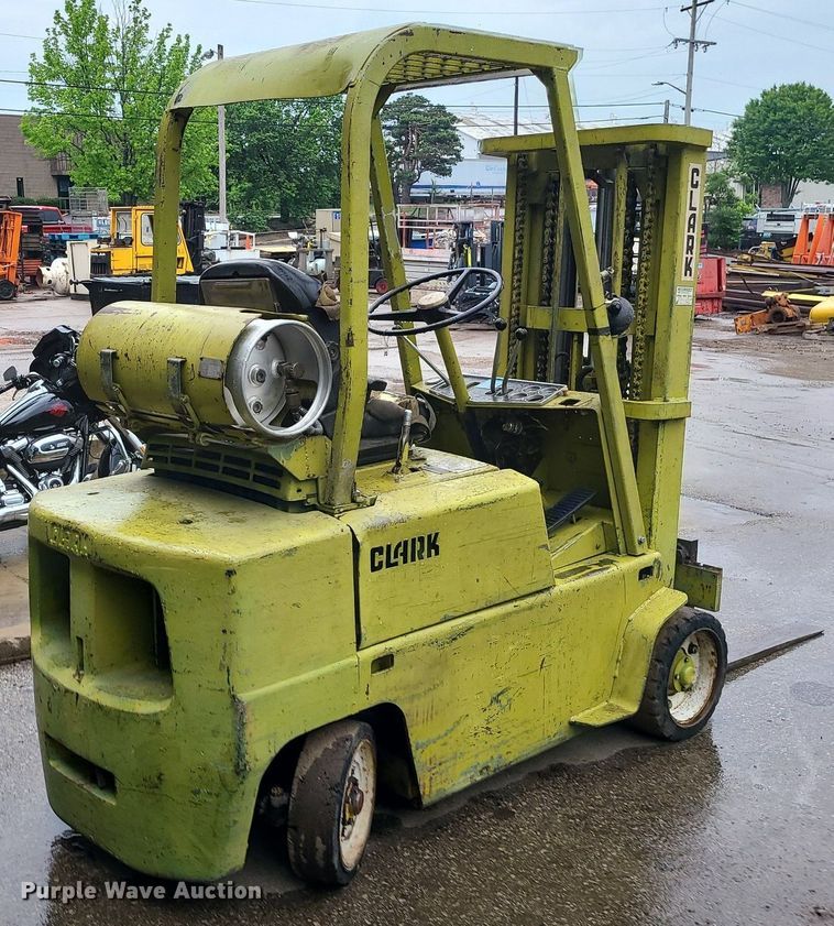 image for item LE9101 Clark C500-50  forklift