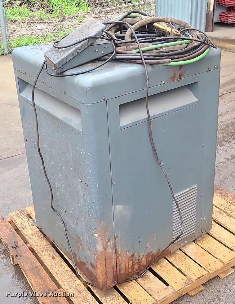 image for item LE9105 Lincoln Idealarc TIG-300/300  welder