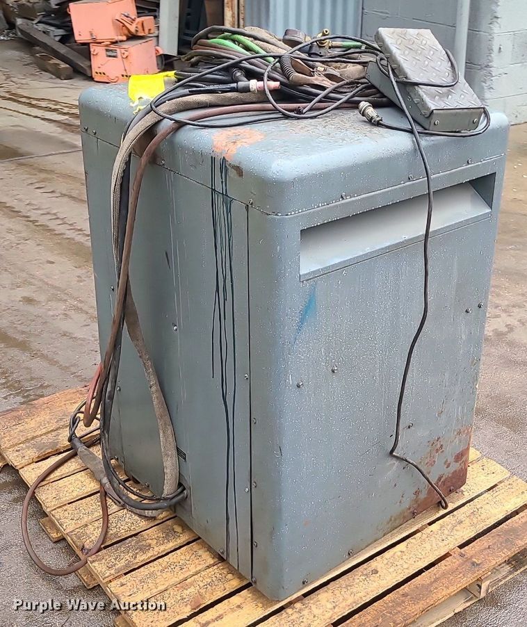 image for item LE9105 Lincoln Idealarc TIG-300/300  welder