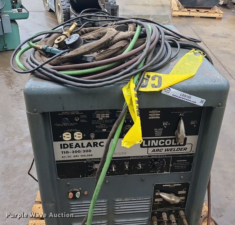 image for item LE9105 Lincoln Idealarc TIG-300/300  welder