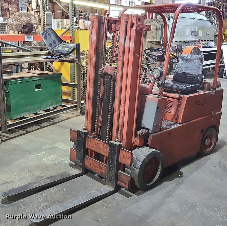 image for item LE9113 Yale C51C-050  forklift