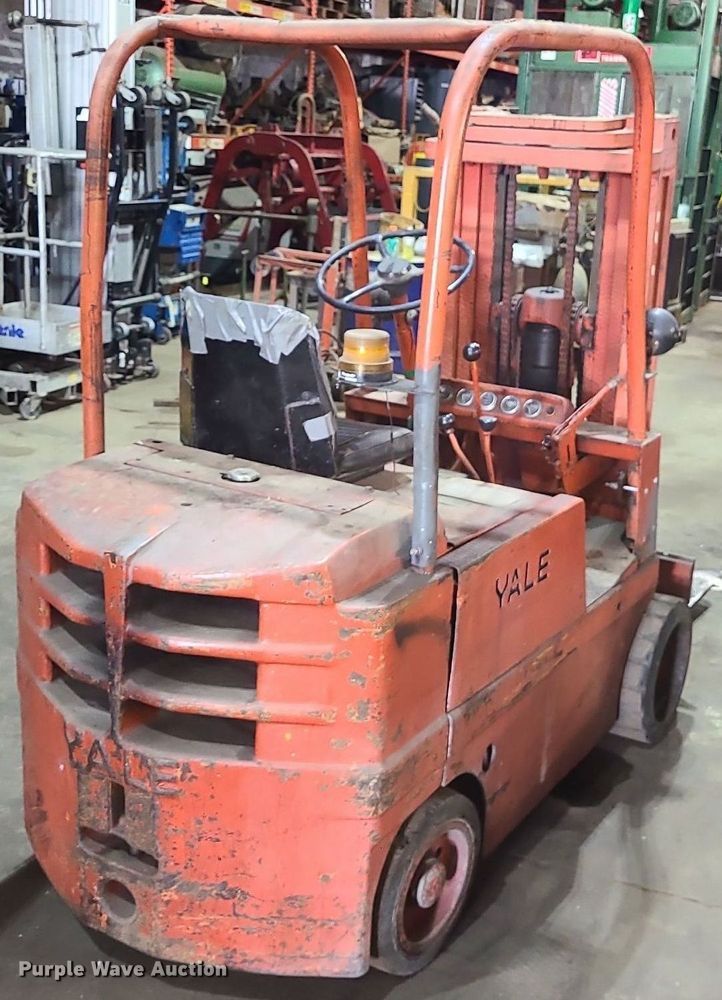 image for item LE9113 Yale C51C-050  forklift