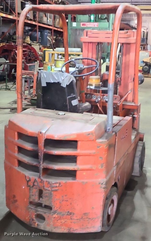 image for item LE9113 Yale C51C-050  forklift