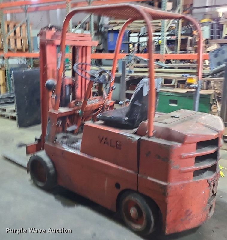 image for item LE9113 Yale C51C-050  forklift