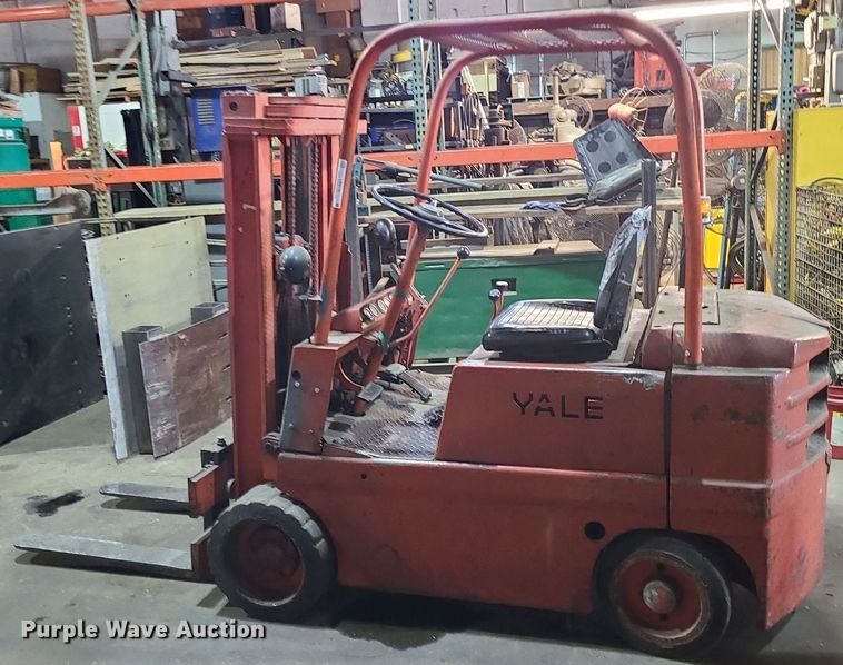 image for item LE9113 Yale C51C-050  forklift