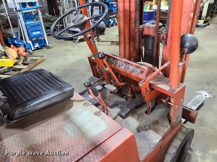 image for item LE9113 Yale C51C-050  forklift