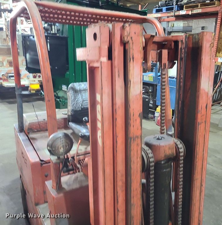 image for item LE9113 Yale C51C-050  forklift