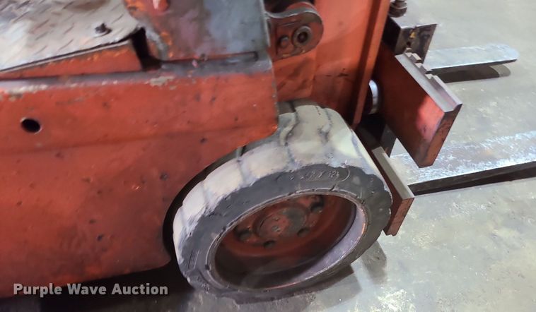 image for item LE9113 Yale C51C-050  forklift