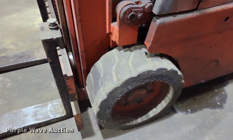 image for item LE9113 Yale C51C-050  forklift