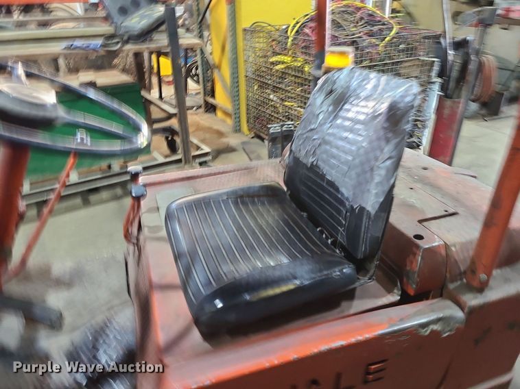 image for item LE9113 Yale C51C-050  forklift