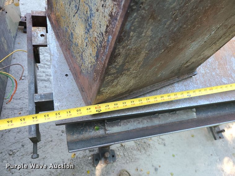 image for item LE9117 HEM 1200A  bandsaw