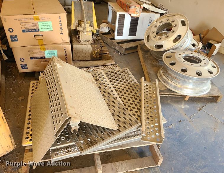 image for item LE9119 Truck parts and accessories