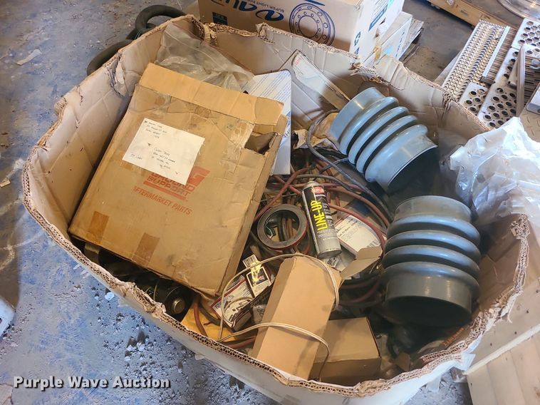 image for item LE9121 Truck parts