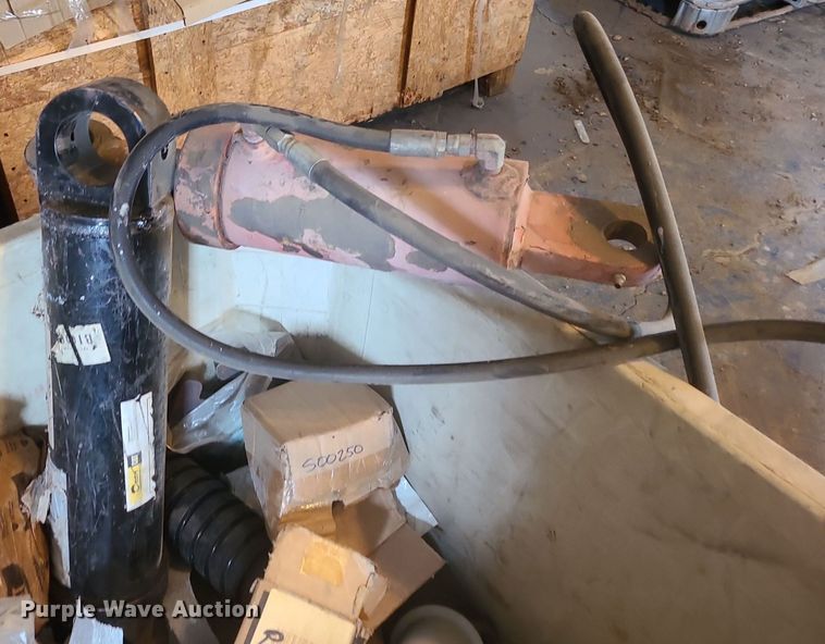 image for item LE9121 Truck parts