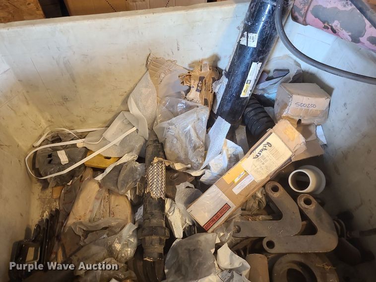 image for item LE9121 Truck parts