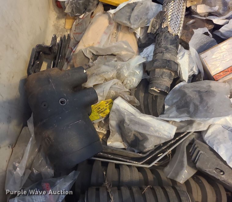 image for item LE9121 Truck parts