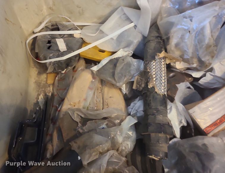 image for item LE9121 Truck parts