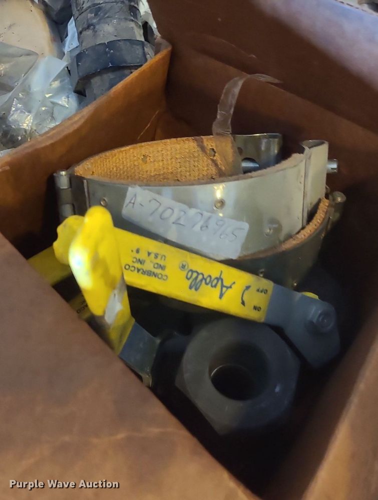 image for item LE9121 Truck parts