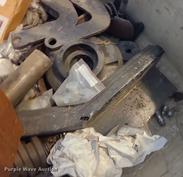 image for item LE9121 Truck parts