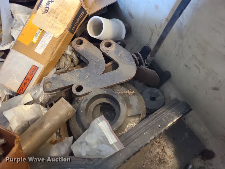 image for item LE9121 Truck parts