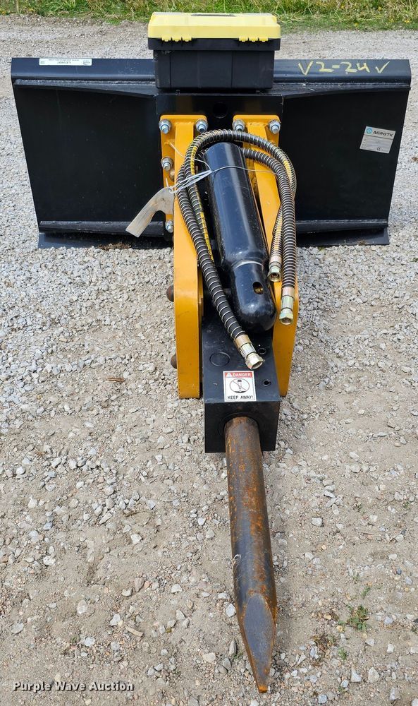 image for item LE9401 2022 Agrotk SSHH680  skid steer breaker