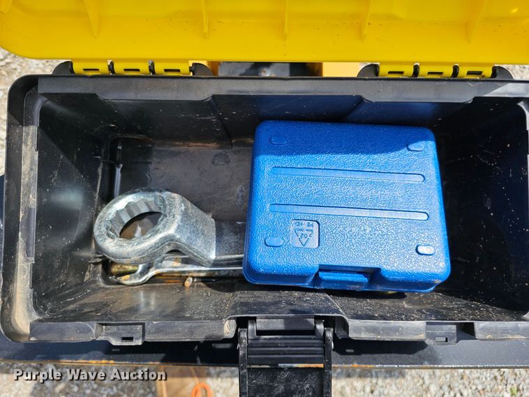 image for item LE9401 2022 Agrotk SSHH680  skid steer breaker