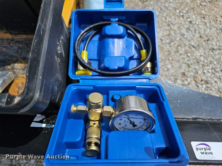 image for item LE9401 2022 Agrotk SSHH680  skid steer breaker