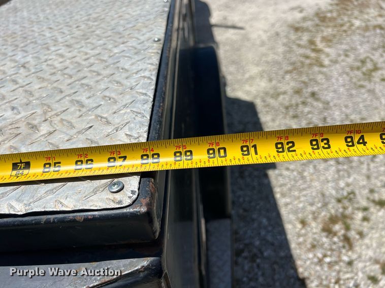 image for item LG9085 2011 Chevrolet Silverado 3500HD  Crew Cab flatbed pickup truck