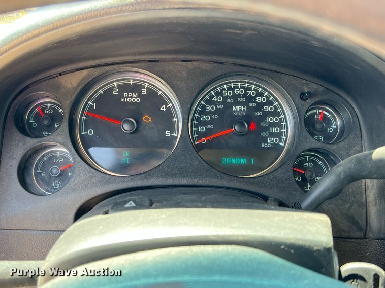 image for item LG9085 2011 Chevrolet Silverado 3500HD  Crew Cab flatbed pickup truck