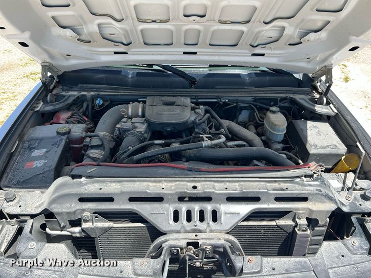 image for item LG9085 2011 Chevrolet Silverado 3500HD  Crew Cab flatbed pickup truck