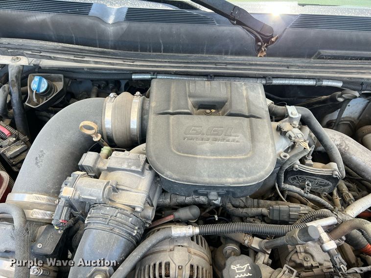 image for item LG9085 2011 Chevrolet Silverado 3500HD  Crew Cab flatbed pickup truck