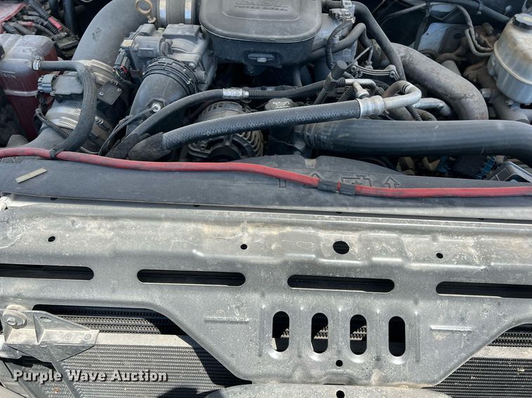 image for item LG9085 2011 Chevrolet Silverado 3500HD  Crew Cab flatbed pickup truck