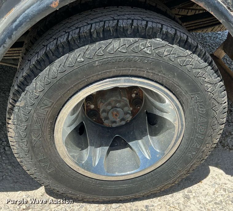 image for item LG9085 2011 Chevrolet Silverado 3500HD  Crew Cab flatbed pickup truck