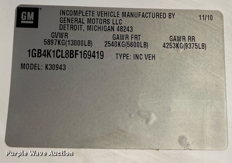 image for item LG9085 2011 Chevrolet Silverado 3500HD  Crew Cab flatbed pickup truck