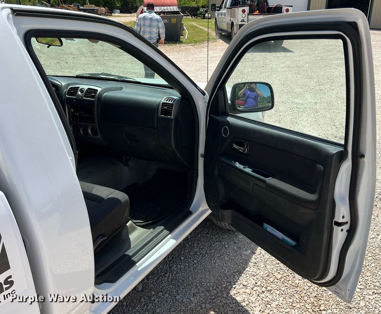 image for item LG9086 2011 Chevrolet Colorado  utility bed pickup truck