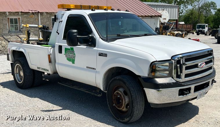 image for item LG9128 2002 Ford F450 Super Duty  tow truck