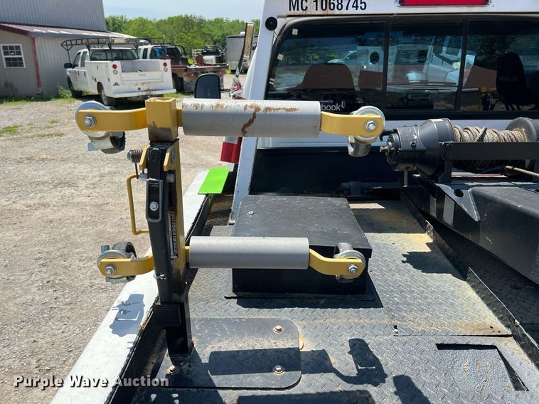 image for item LG9128 2002 Ford F450 Super Duty  tow truck