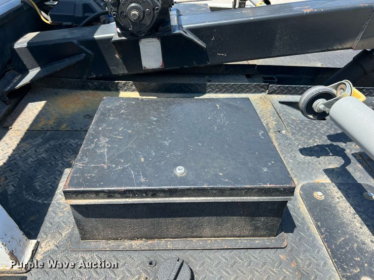 image for item LG9128 2002 Ford F450 Super Duty  tow truck