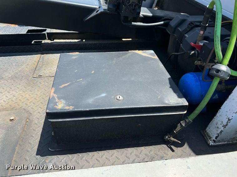 image for item LG9128 2002 Ford F450 Super Duty  tow truck