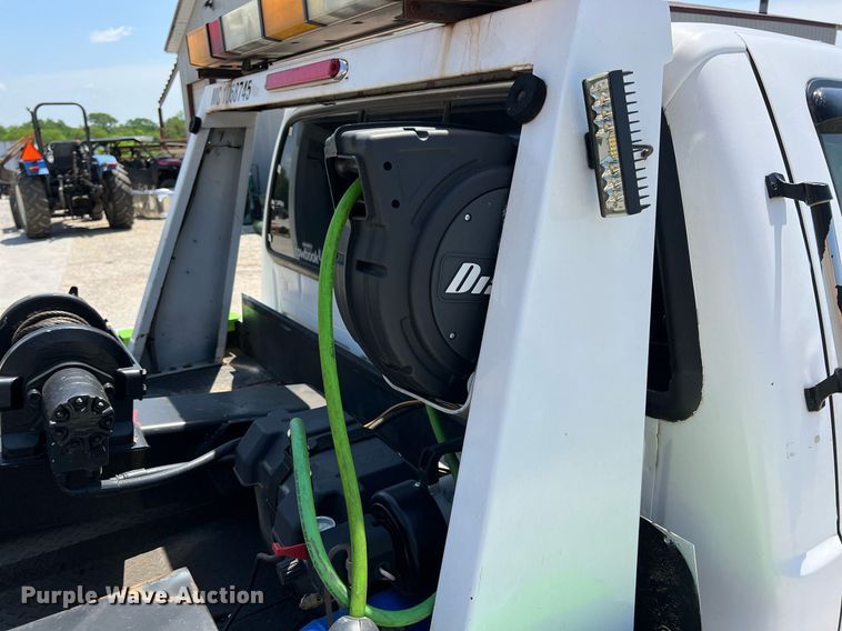 image for item LG9128 2002 Ford F450 Super Duty  tow truck