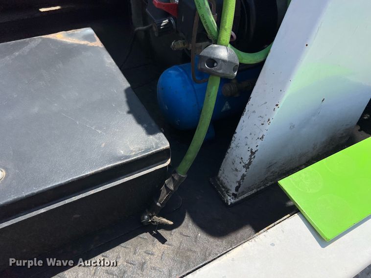 image for item LG9128 2002 Ford F450 Super Duty  tow truck