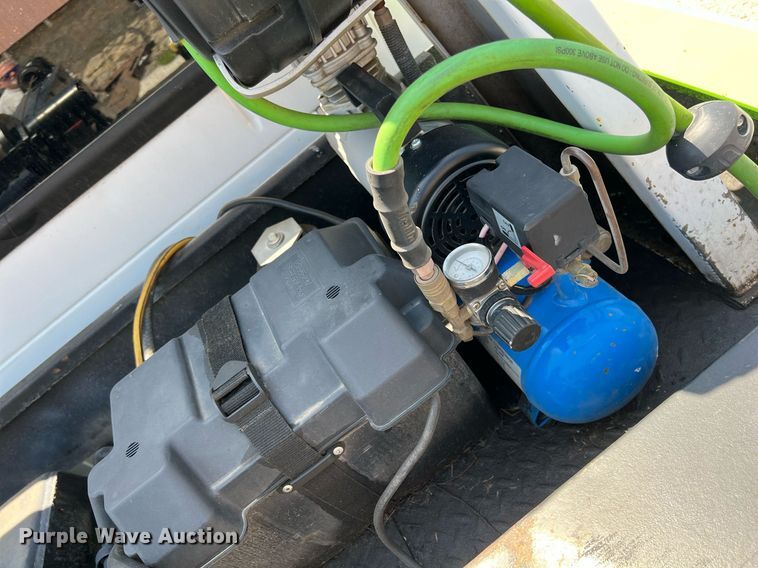 image for item LG9128 2002 Ford F450 Super Duty  tow truck