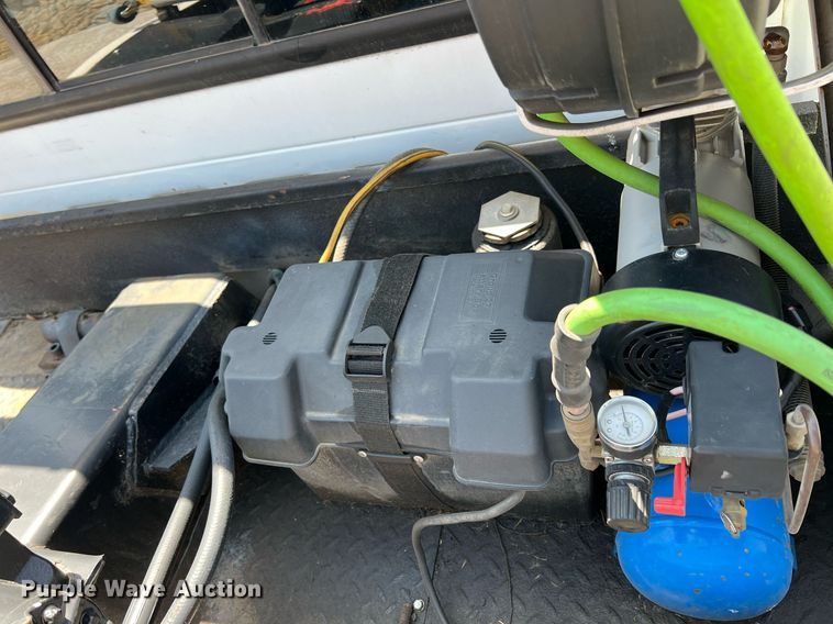 image for item LG9128 2002 Ford F450 Super Duty  tow truck