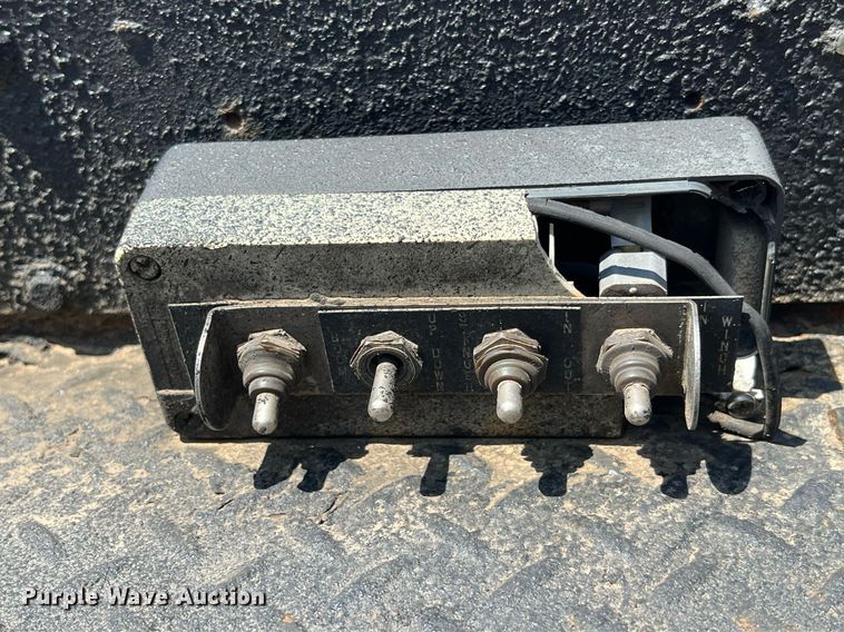 image for item LG9128 2002 Ford F450 Super Duty  tow truck