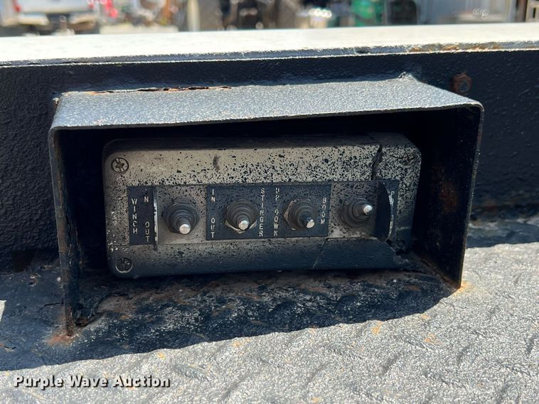 image for item LG9128 2002 Ford F450 Super Duty  tow truck