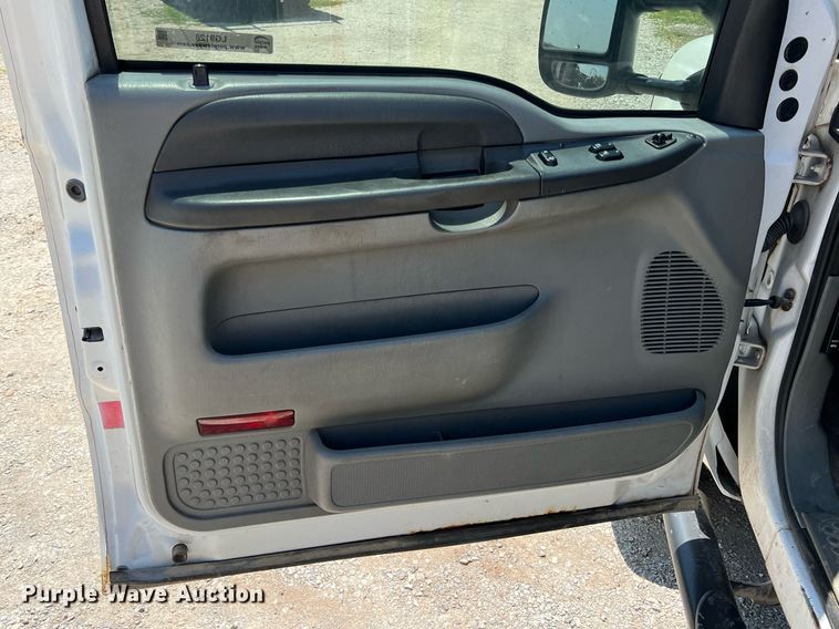 image for item LG9128 2002 Ford F450 Super Duty  tow truck