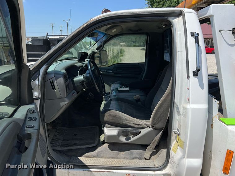 image for item LG9128 2002 Ford F450 Super Duty  tow truck