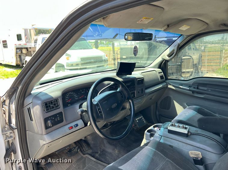 image for item LG9128 2002 Ford F450 Super Duty  tow truck