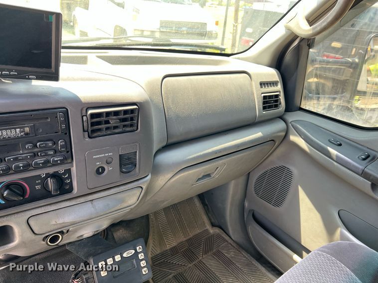 image for item LG9128 2002 Ford F450 Super Duty  tow truck