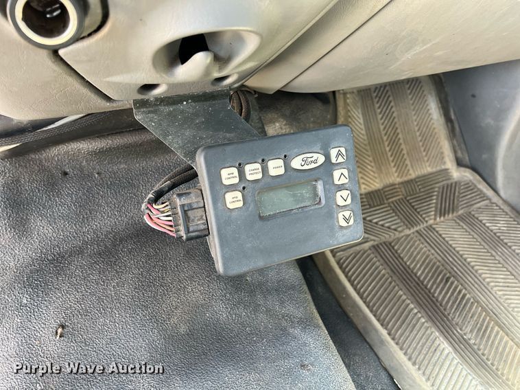 image for item LG9128 2002 Ford F450 Super Duty  tow truck